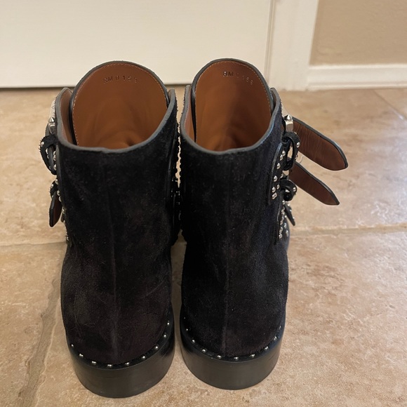 Givenchy Elegant Studs Ankle Boots in Black Suede 37.5 - Picture 4 of 7